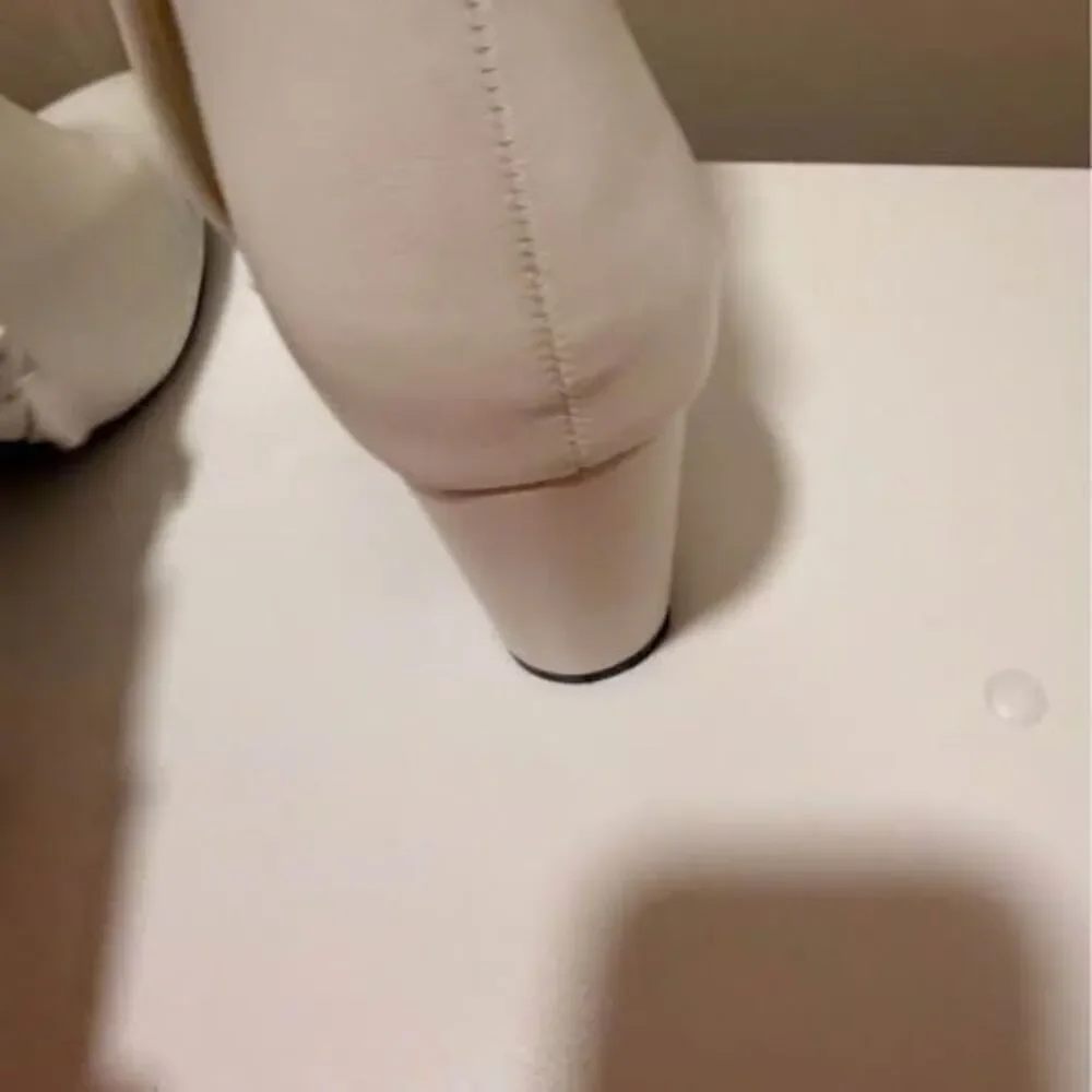 Dream Pairs White Pointed Toe Ankle Boots Size 10